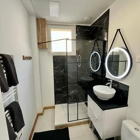 Woody White Apartment Calais