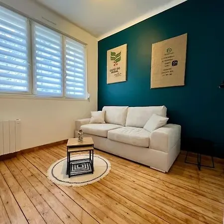 Apartment Woody White *